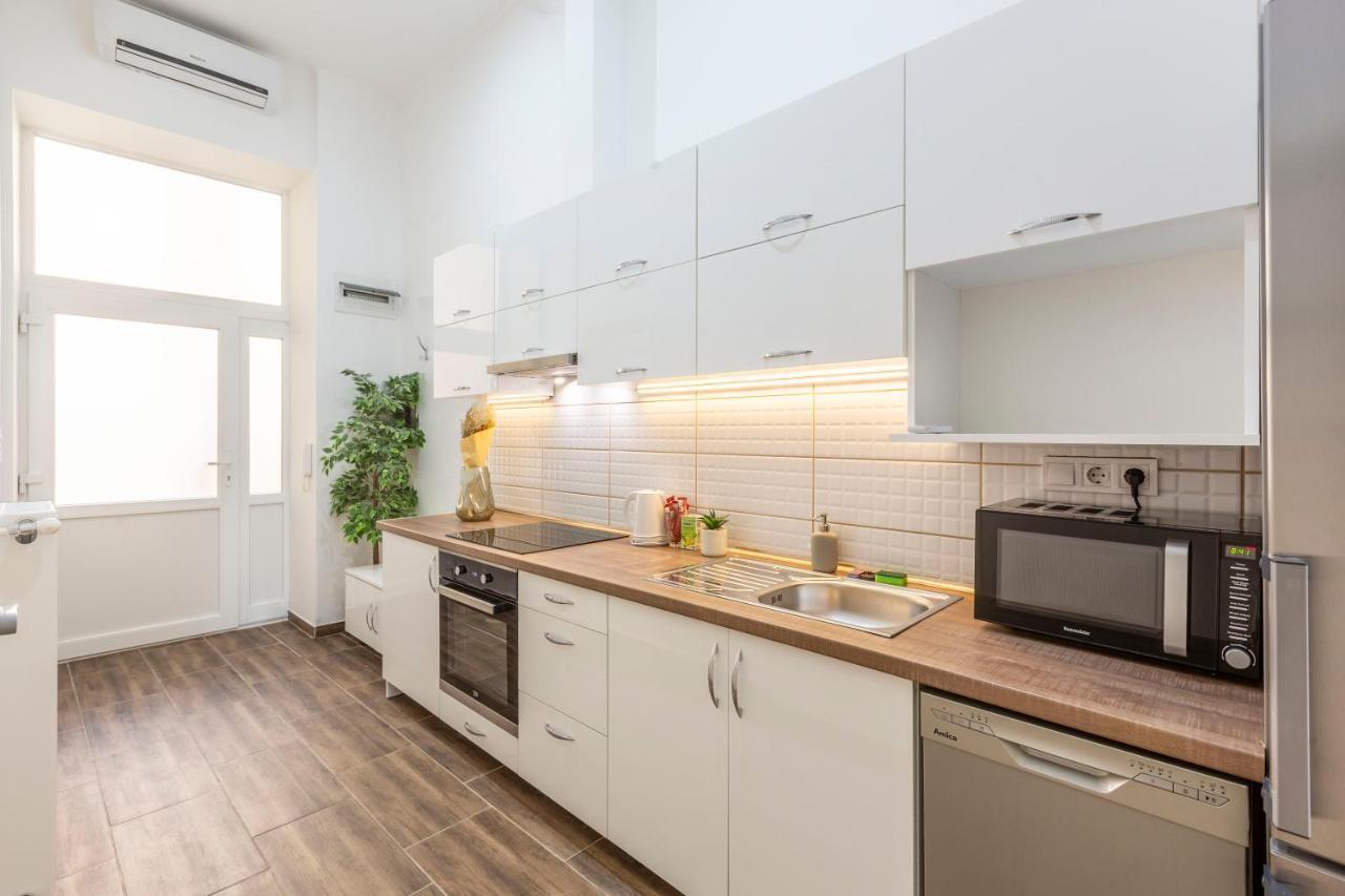 Cozy & Pleasant Homes In The Heart Of Budapeste Exterior foto