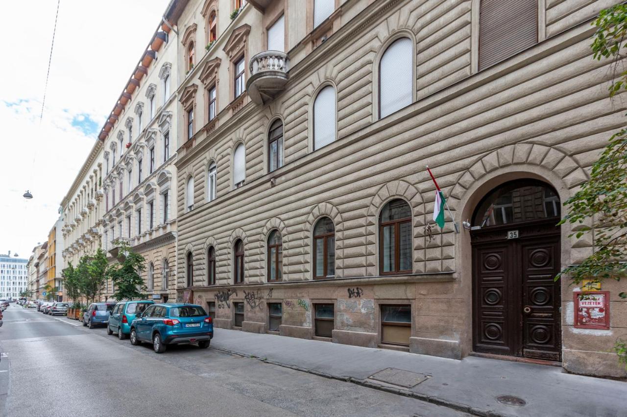 Cozy & Pleasant Homes In The Heart Of Budapeste Exterior foto