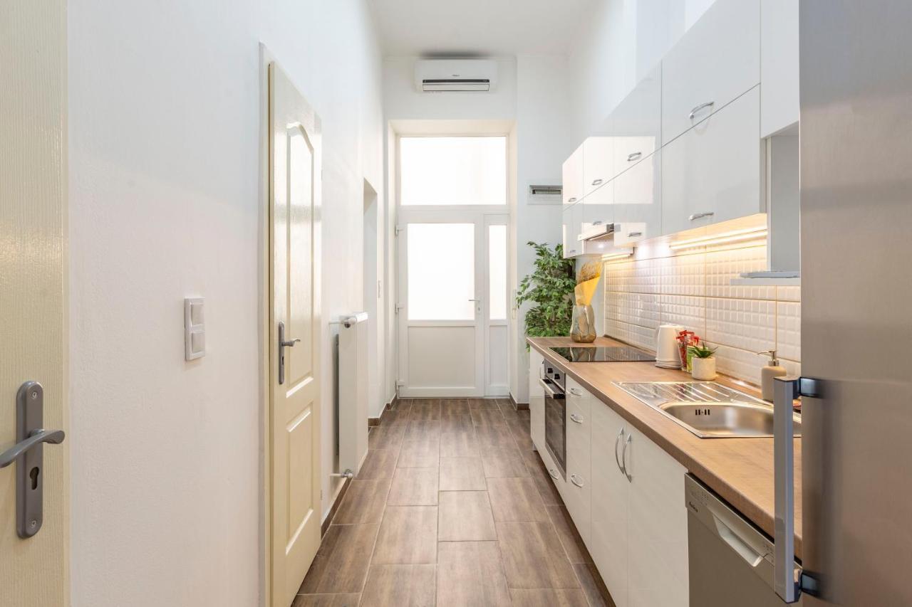 Cozy & Pleasant Homes In The Heart Of Budapeste Exterior foto